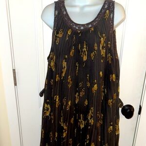 Free People Floral Pleated Tent Mini Dress in taupe brown, sz. L.